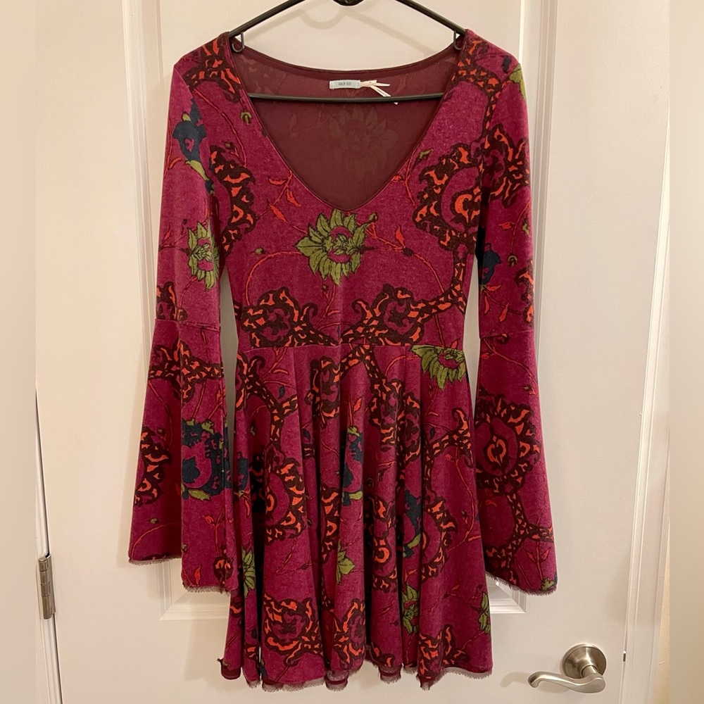 Kimchi Blue dress w bell sleeves size small